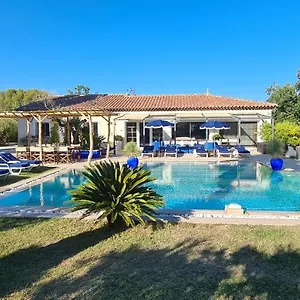 Location Avec Piscine Chauffée Villa